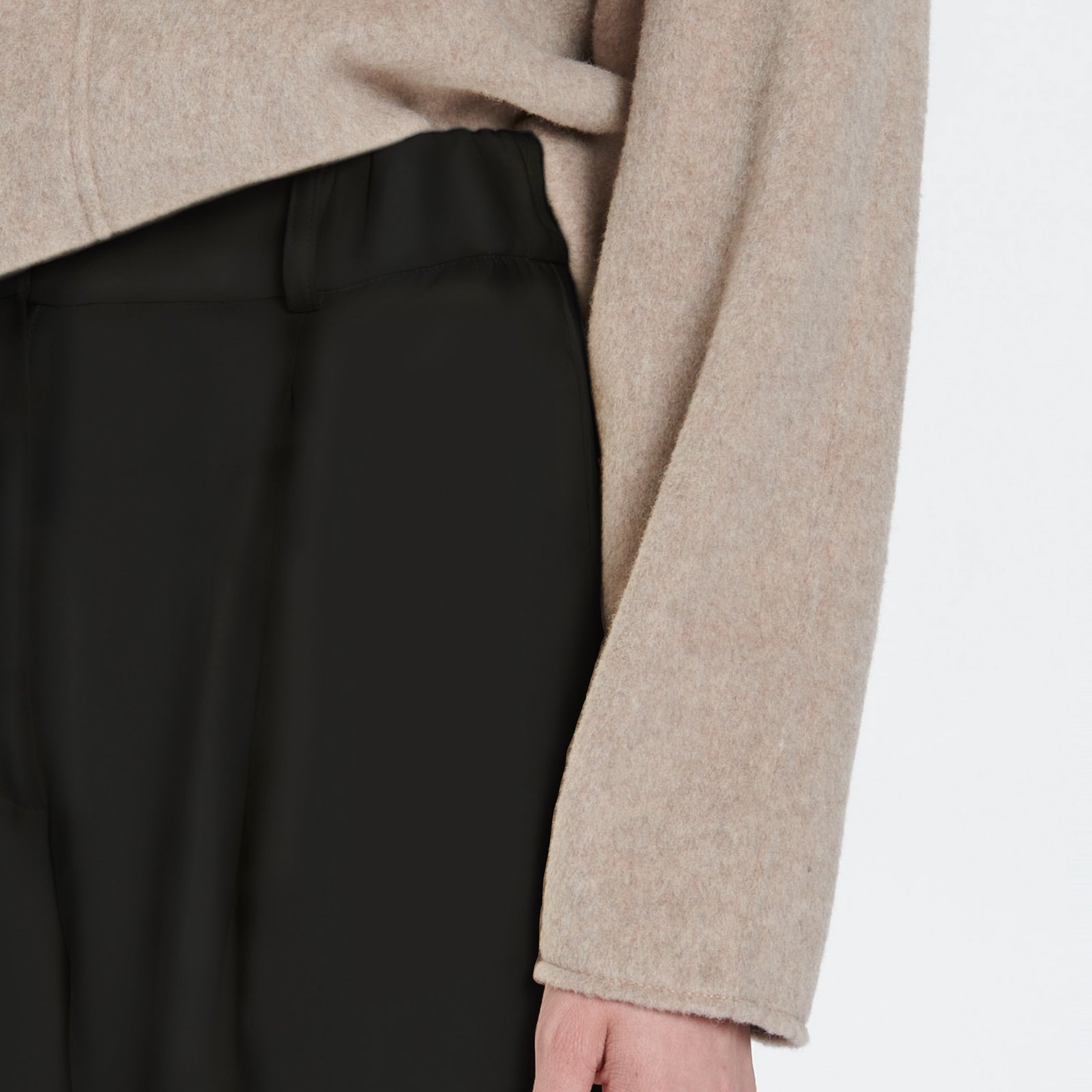 ayen-Bundfaltenhose-black-viskose-5