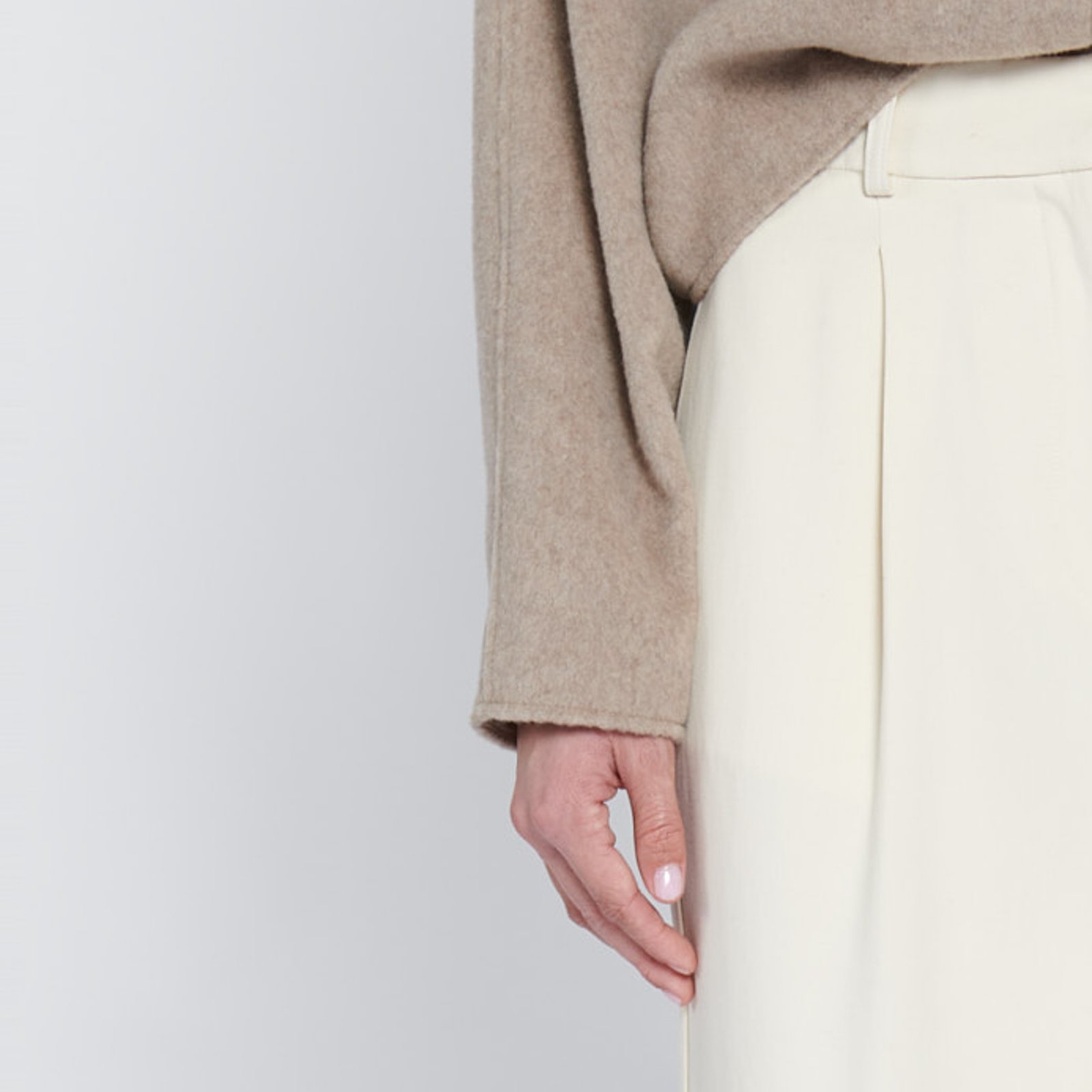 ayen-Wrist pleated pants-cream-off-white-viscose-2-square