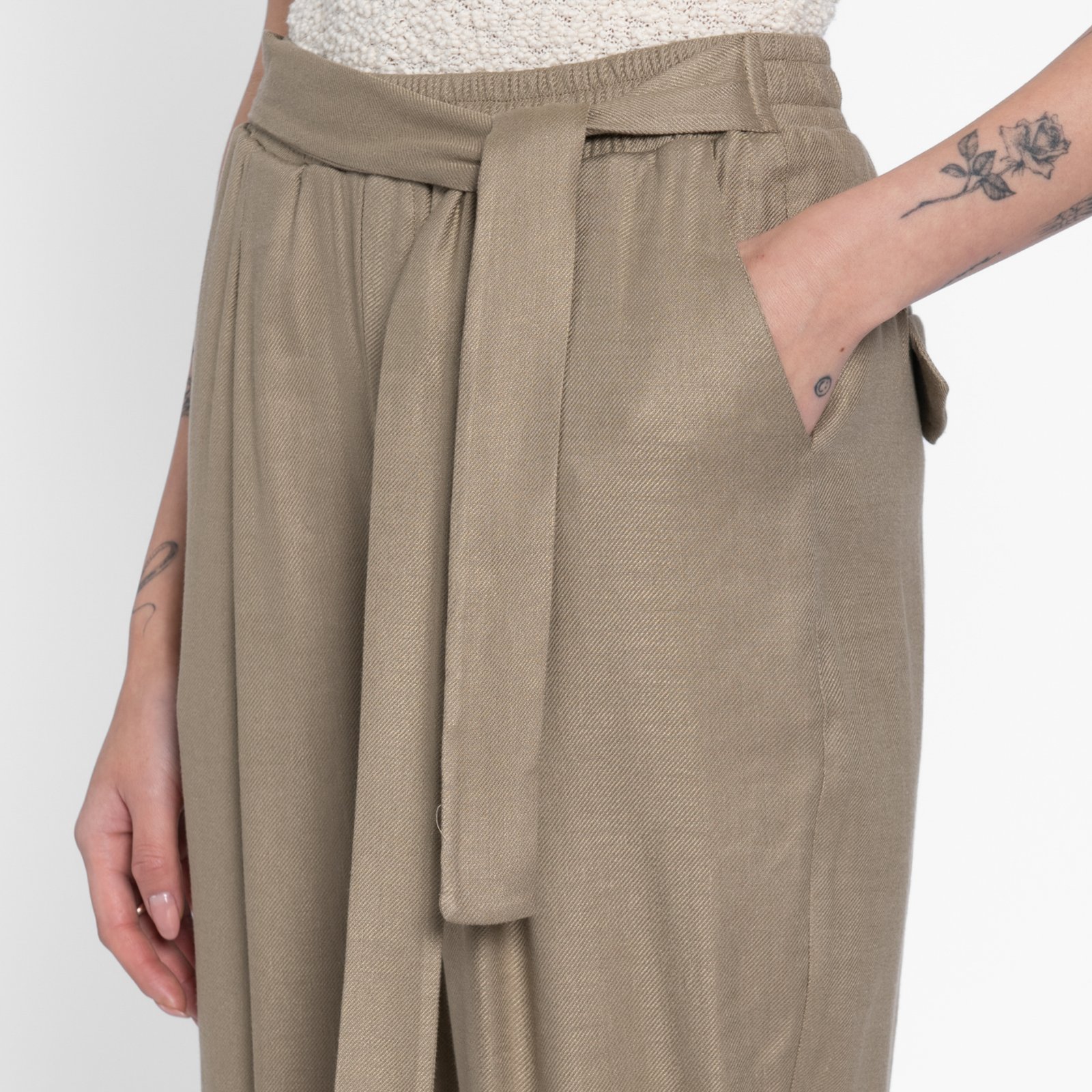 ayen-Leinenhose-khaki-Gürtel-gummibund-3