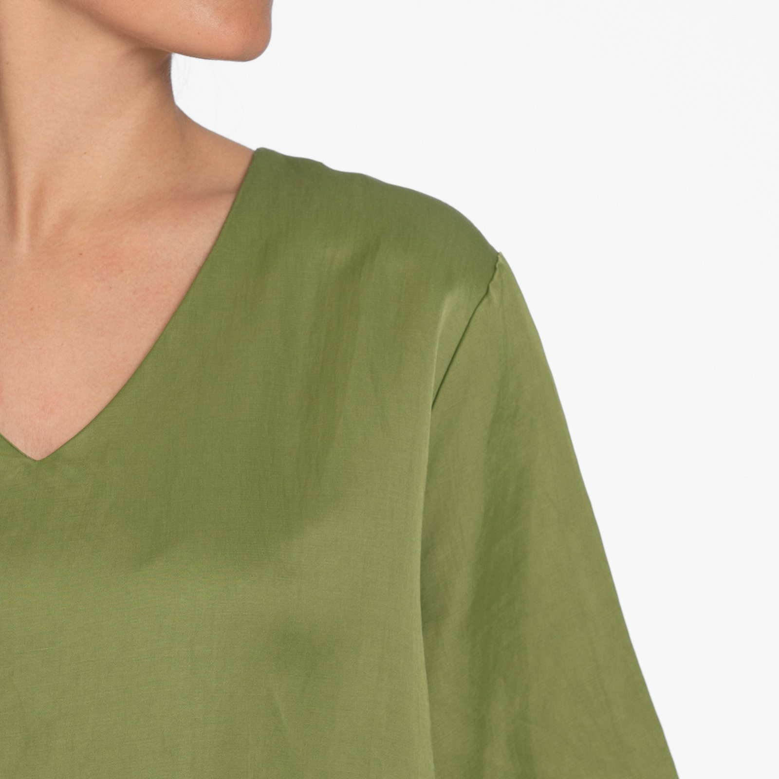 ayen_tunic_blouse_V_neckline_green_5