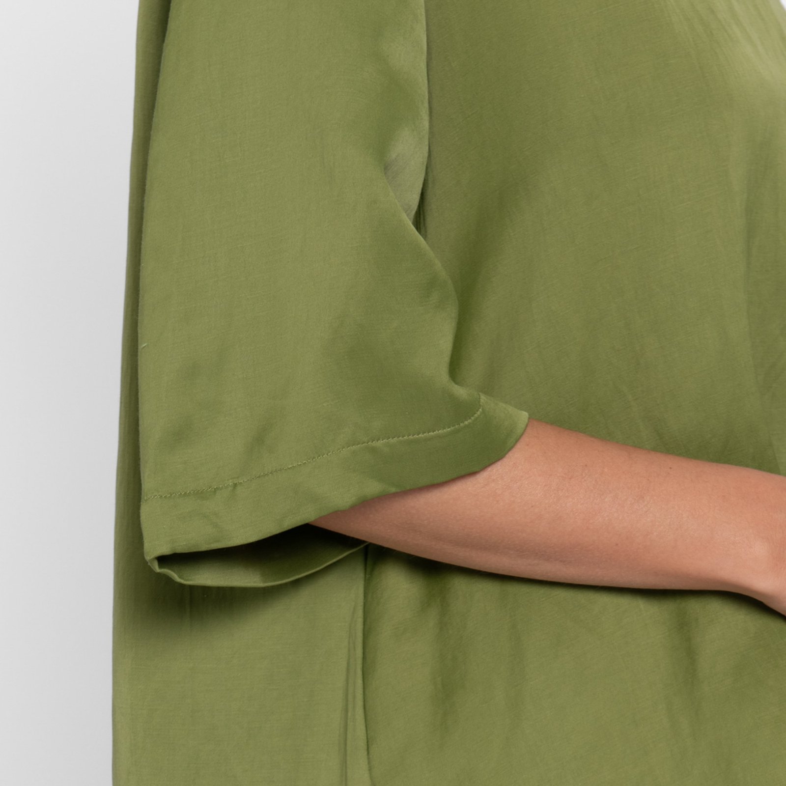 ayen_tunic_blouse_V_neckline_green_6